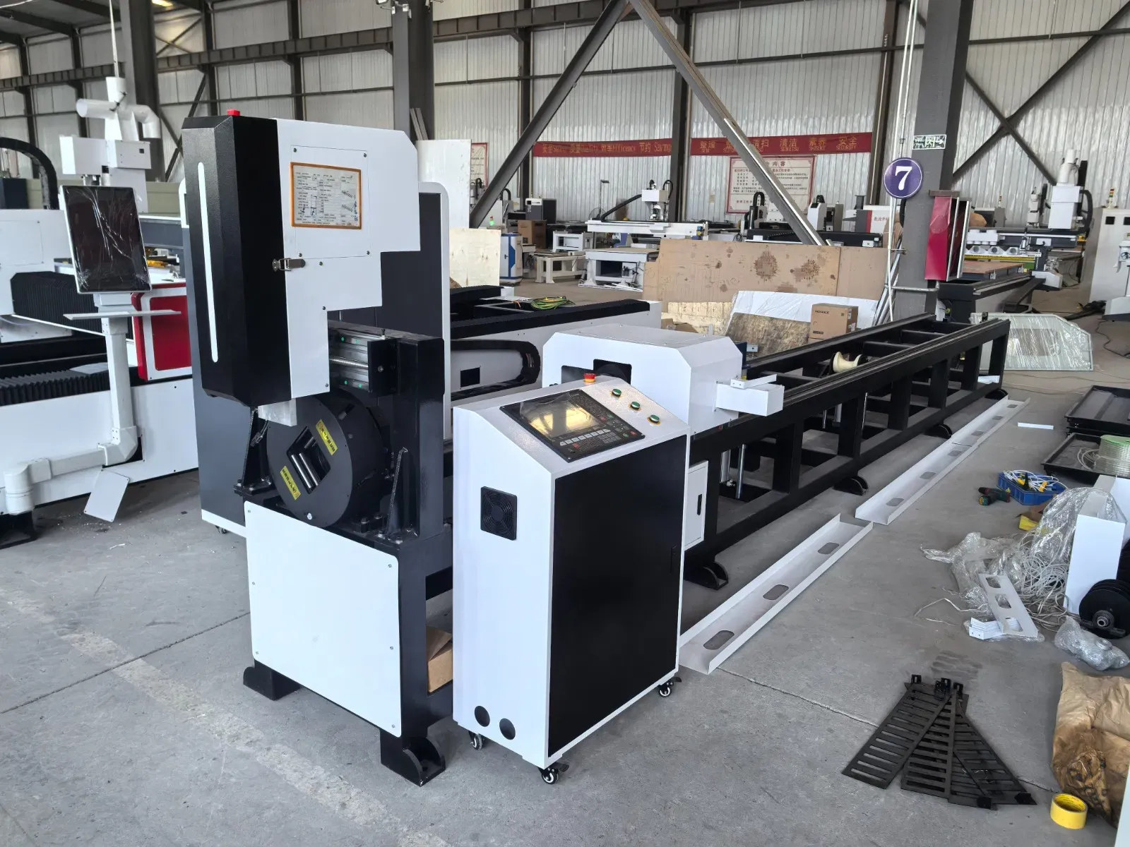 Профессиональный станок для лазерной резки квадратных труб 3