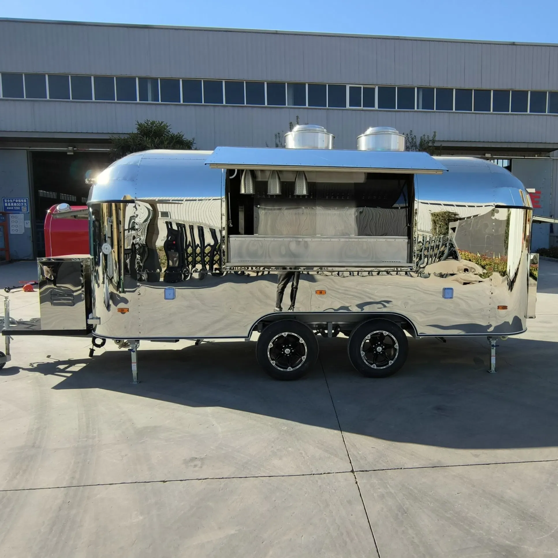 Мобильный фуд-трейлер для коммерческого использования