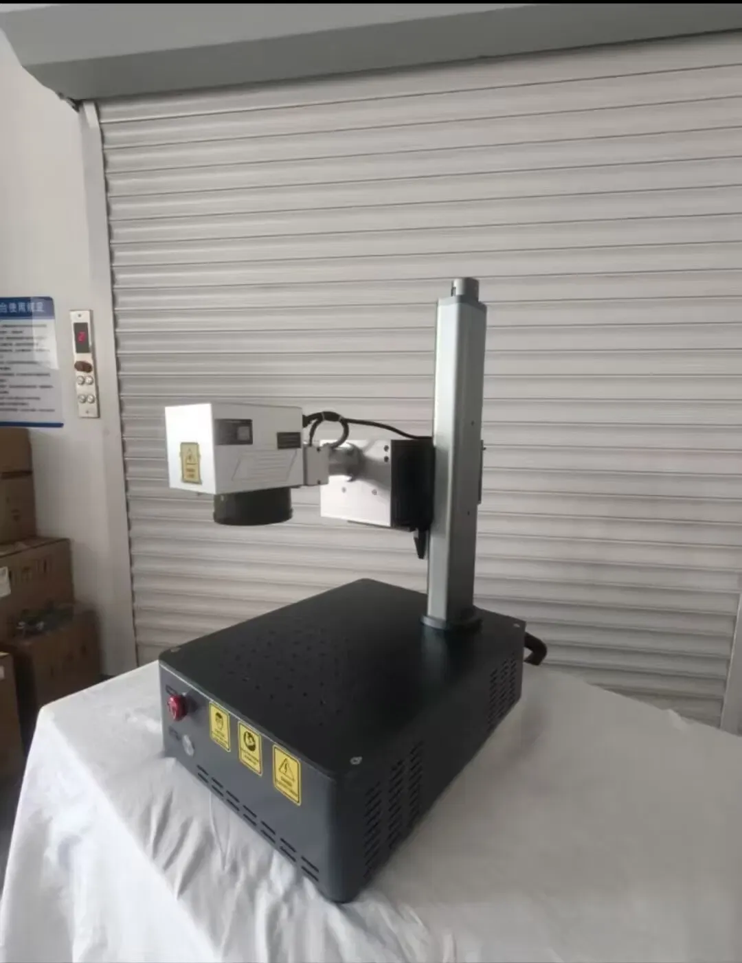 Миниатюрный УФ-лазерный гравер 5W Jpt с 110*110mm линзой 3