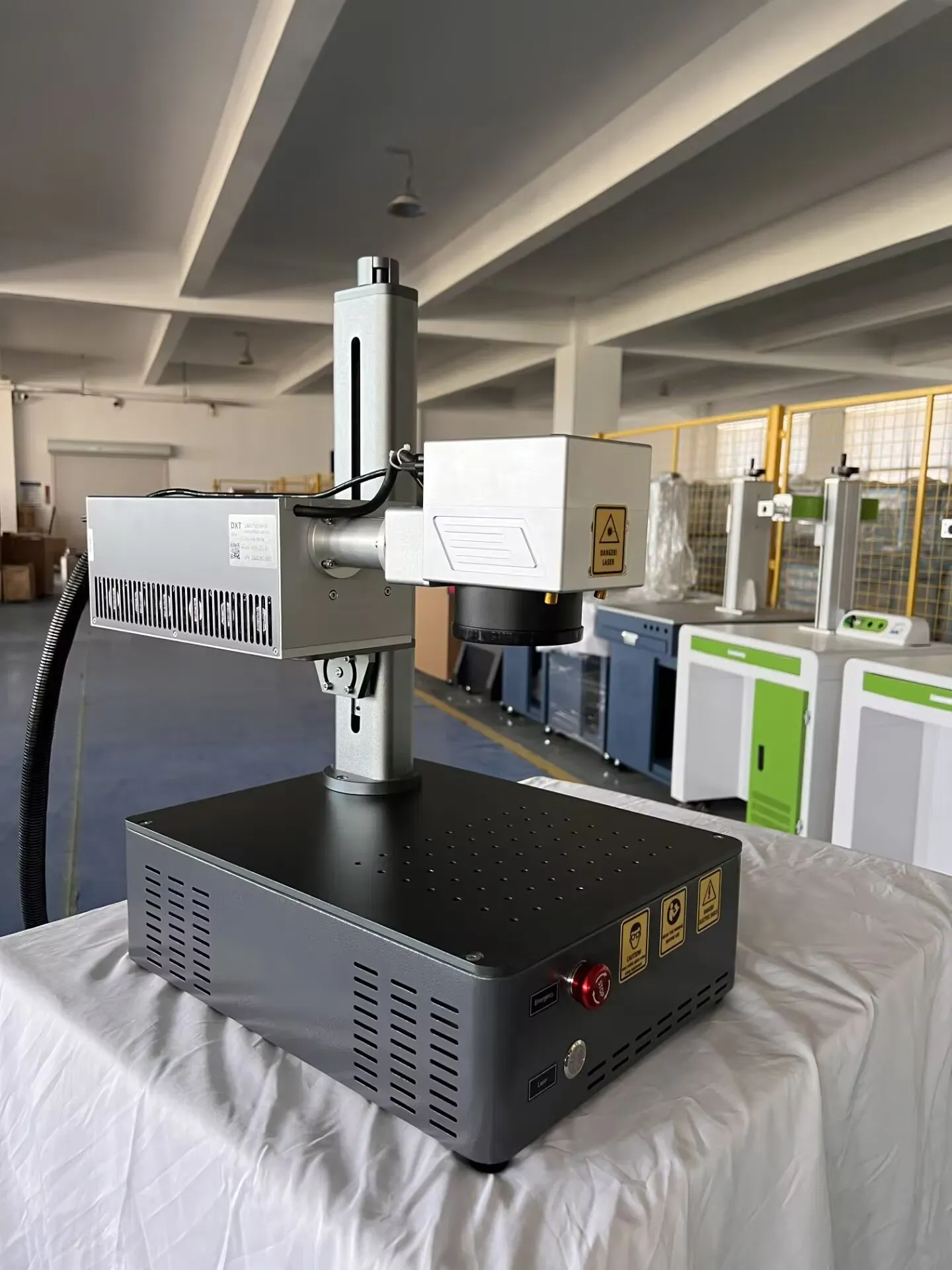 Миниатюрный УФ-лазерный гравер 5W Jpt с 110*110mm линзой 5