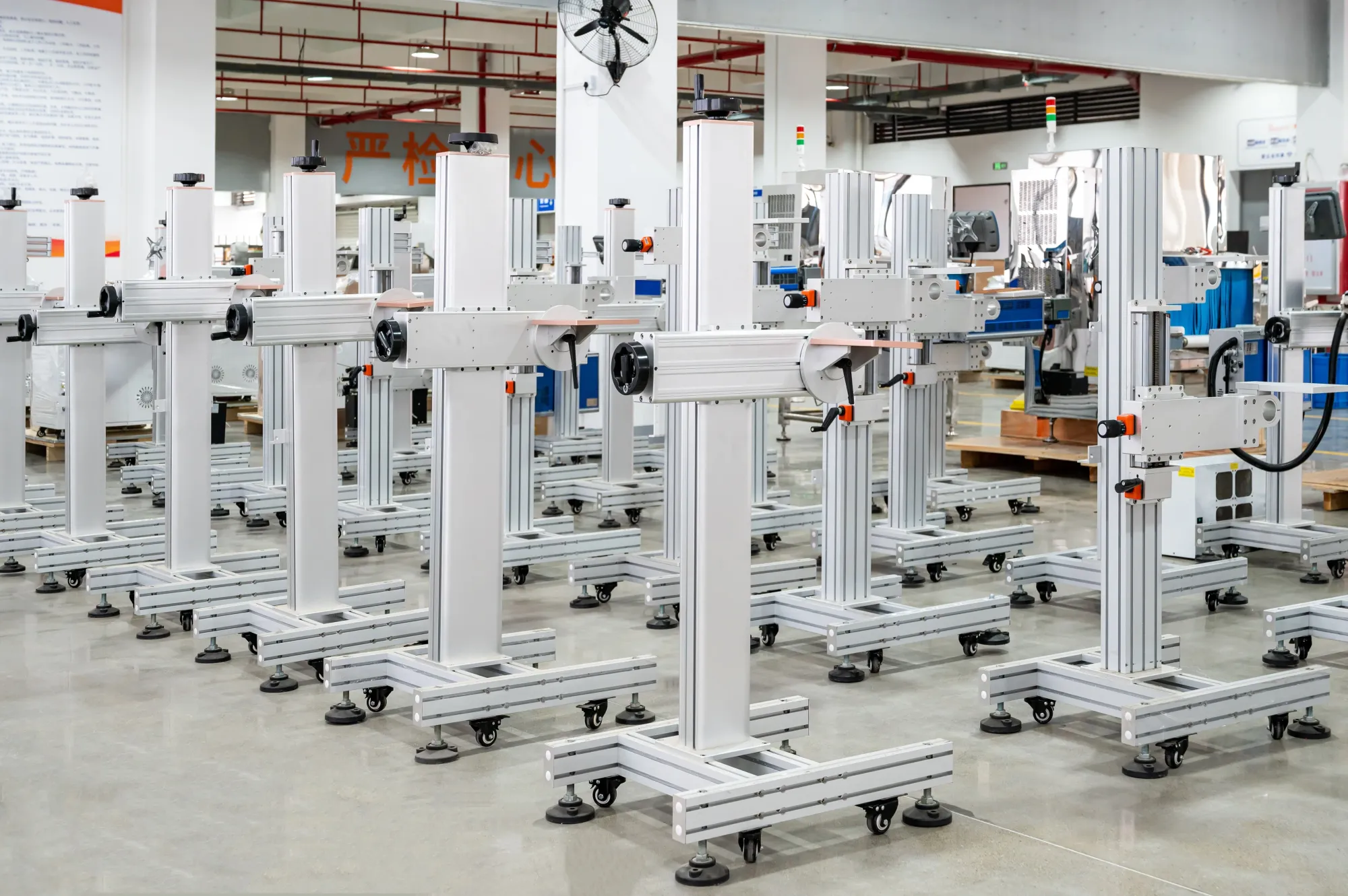 Универсальный лазерный гравер с высокоскоростной технологией гравировки и точностью 6