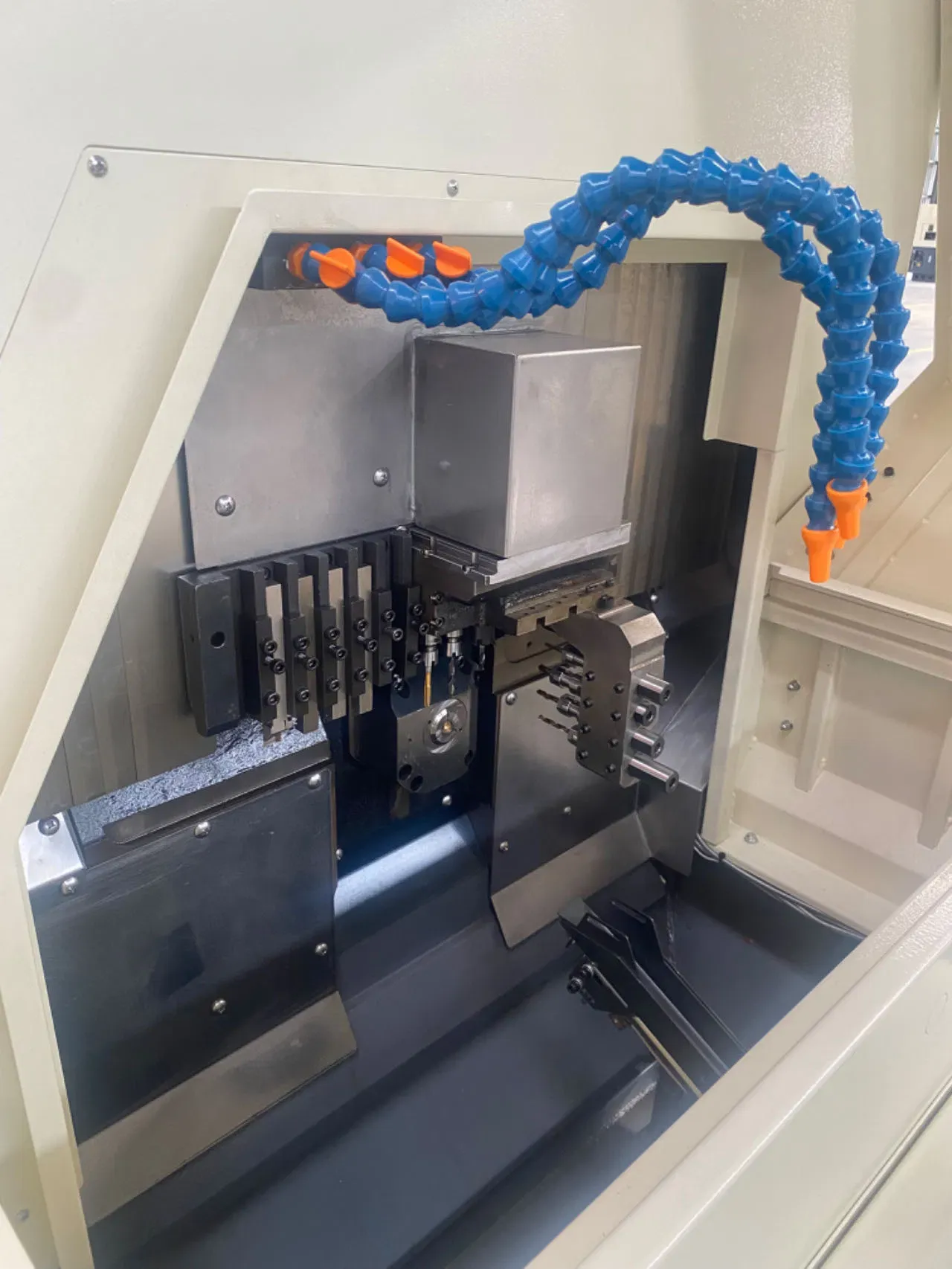 Универсальный 3-осевой токарный станок с ЧПУ D20 6