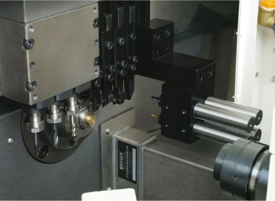 Вертикальная ганг-расположение Ck1113 ЧПУ швейцарский токарный станок с многофункциональными возможностями 3