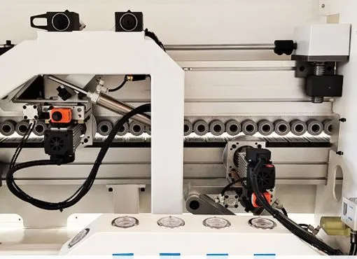 Машина для запечатывания кромок мебели с дверцами шкафа с функцией бокового сверления 4