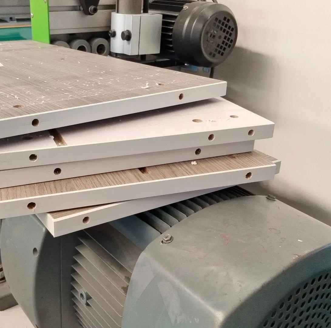 Машина для запечатывания кромок мебели с дверцами шкафа с функцией бокового сверления 3