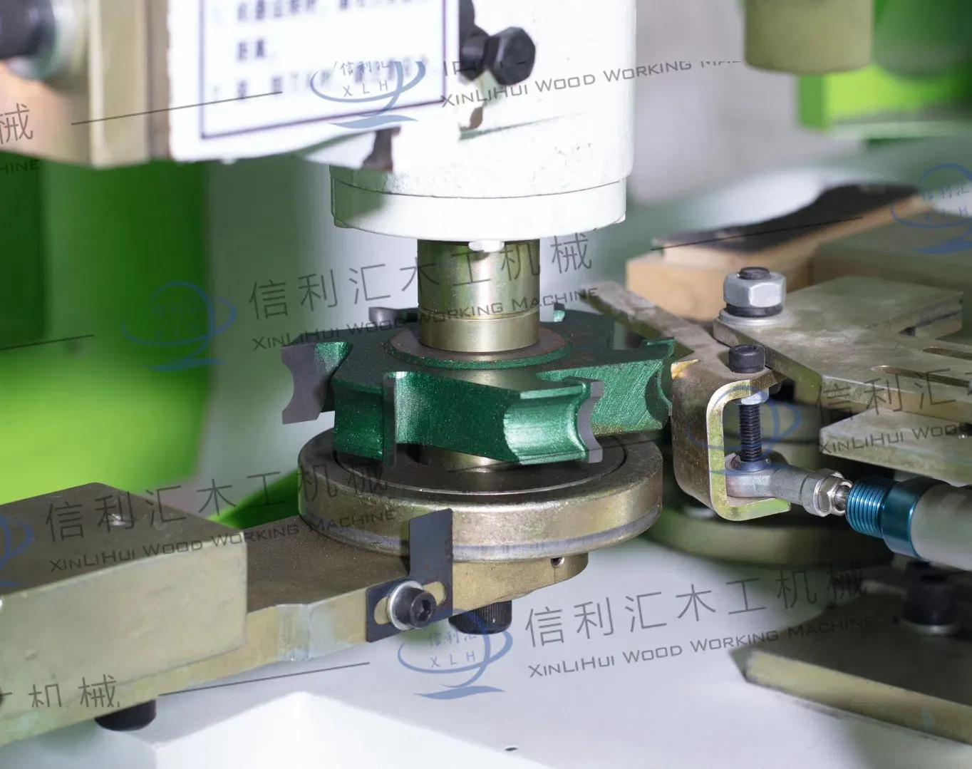 Автоматическая копировально-формовочная машина для деревообработки 2