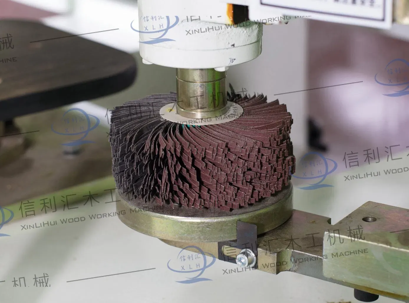 Автоматическая копировально-формовочная машина для деревообработки 4