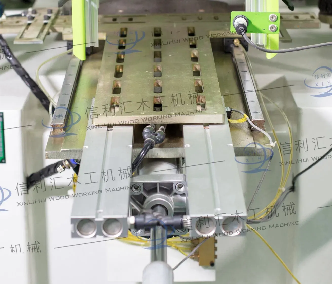 Автоматическая деревянная щетка для обработки древесины 3