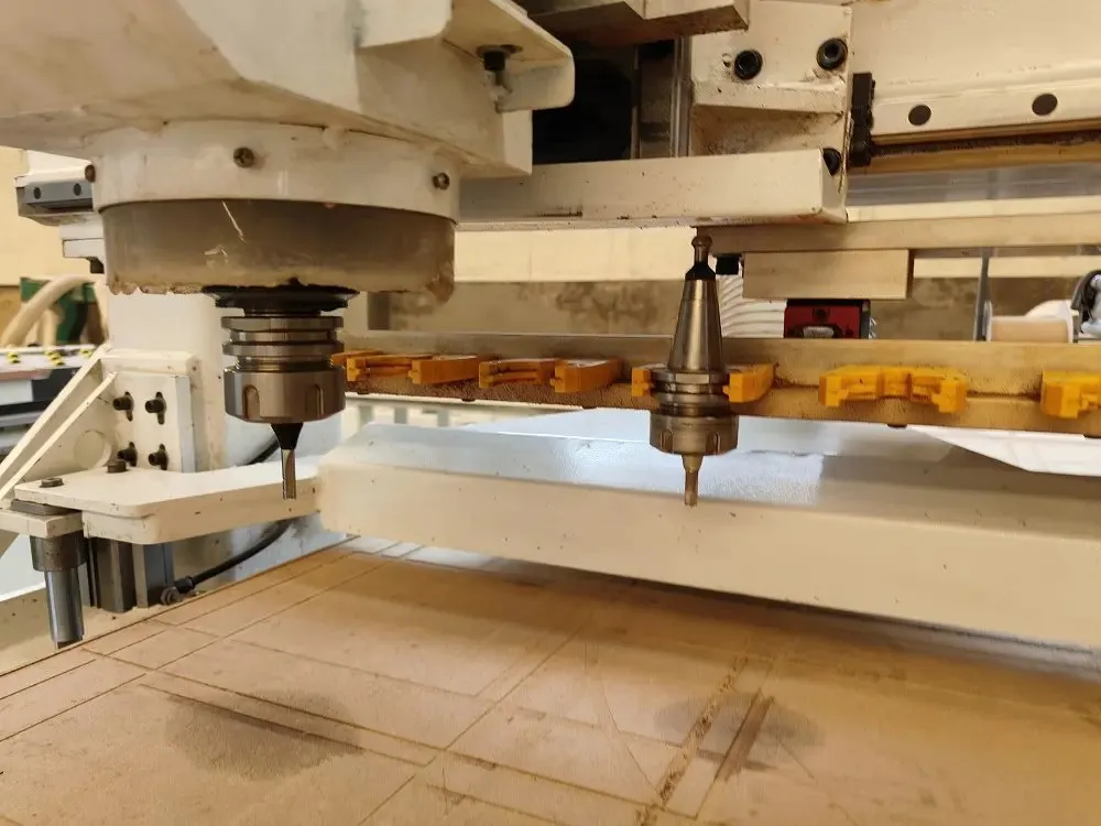 Деревообрабатывающий фрезерный станок с ЧПУ для мебели 3