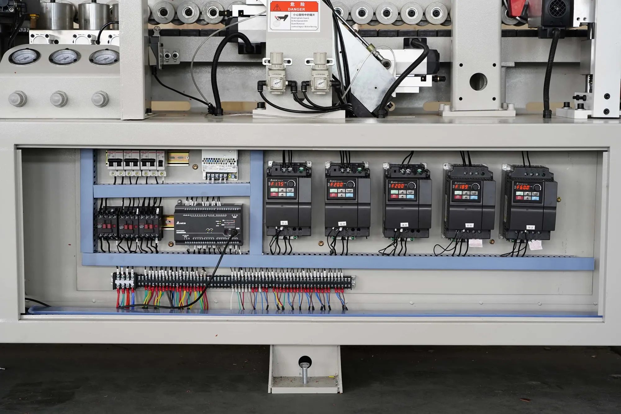 Профессиональная машина для кромкования древесины ZD600R 3