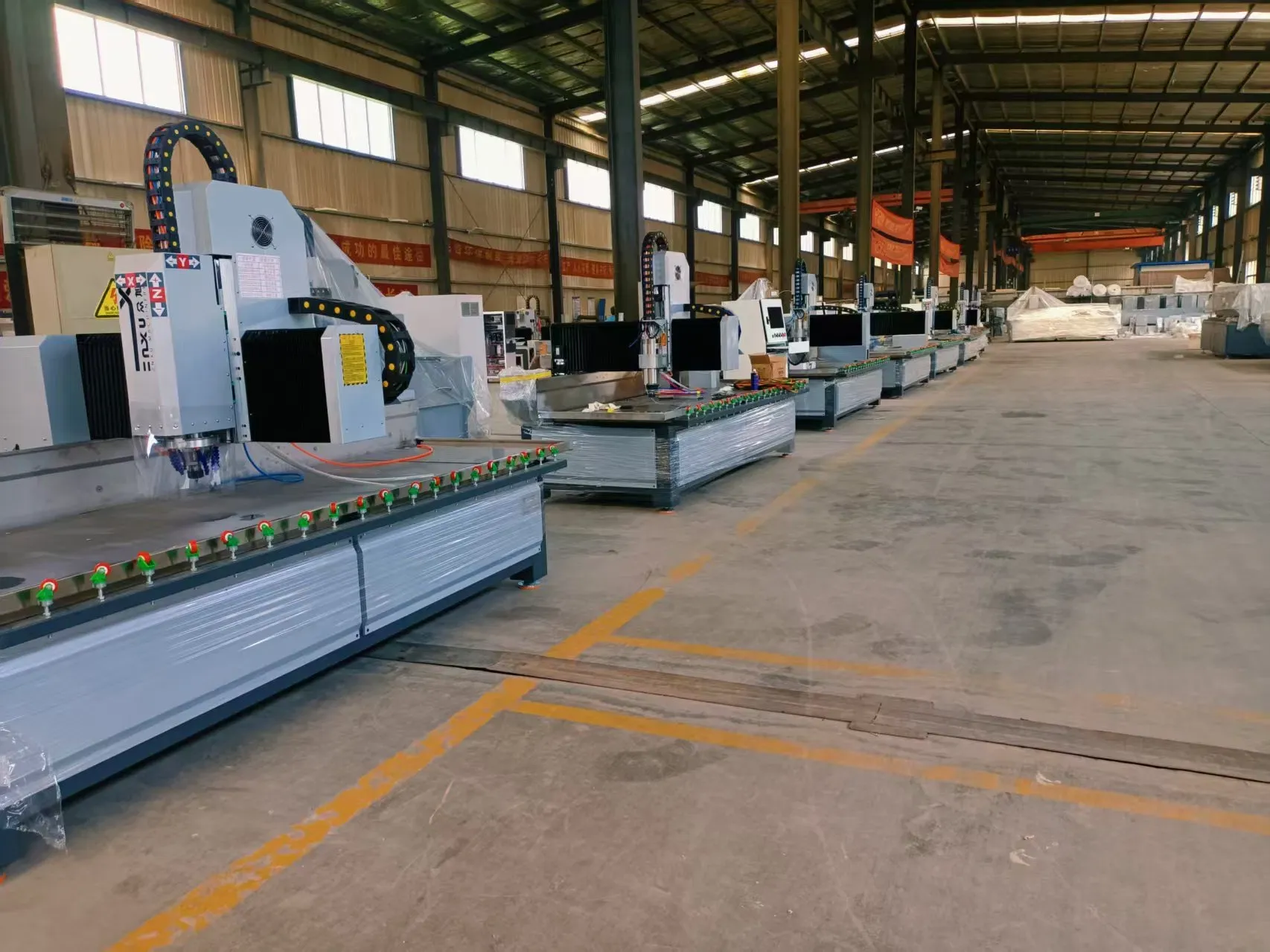 Автоматическая машина для фрезеровки стекла с ЧПУ