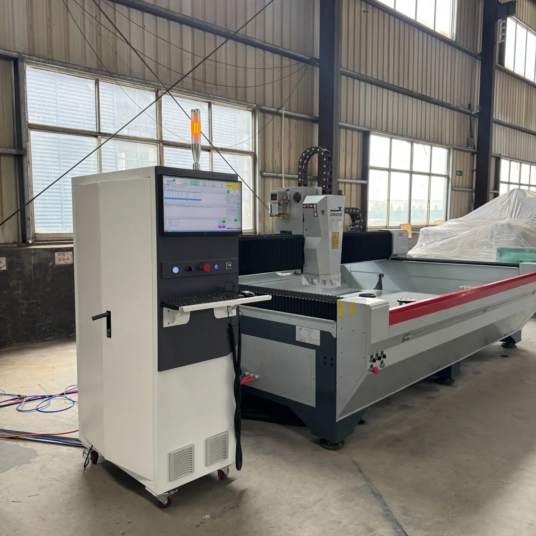 Промышленный горизонтальный станок с ЧПУ для резки, сверления и фрезерования стекла 3