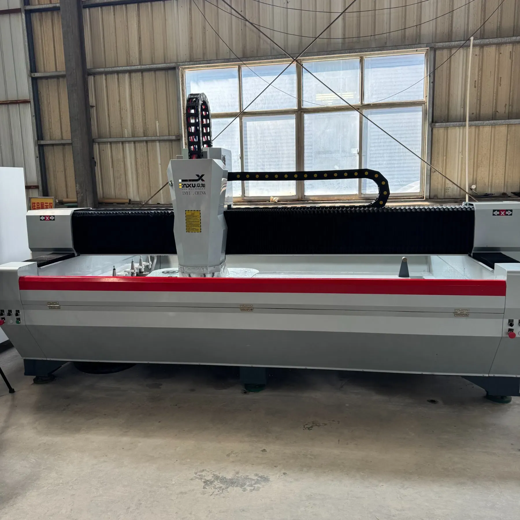 Промышленный горизонтальный станок с ЧПУ для резки, сверления и фрезерования стекла 2